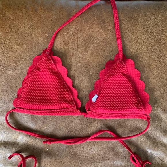 red scallop bikini - Picture 4 of 6
